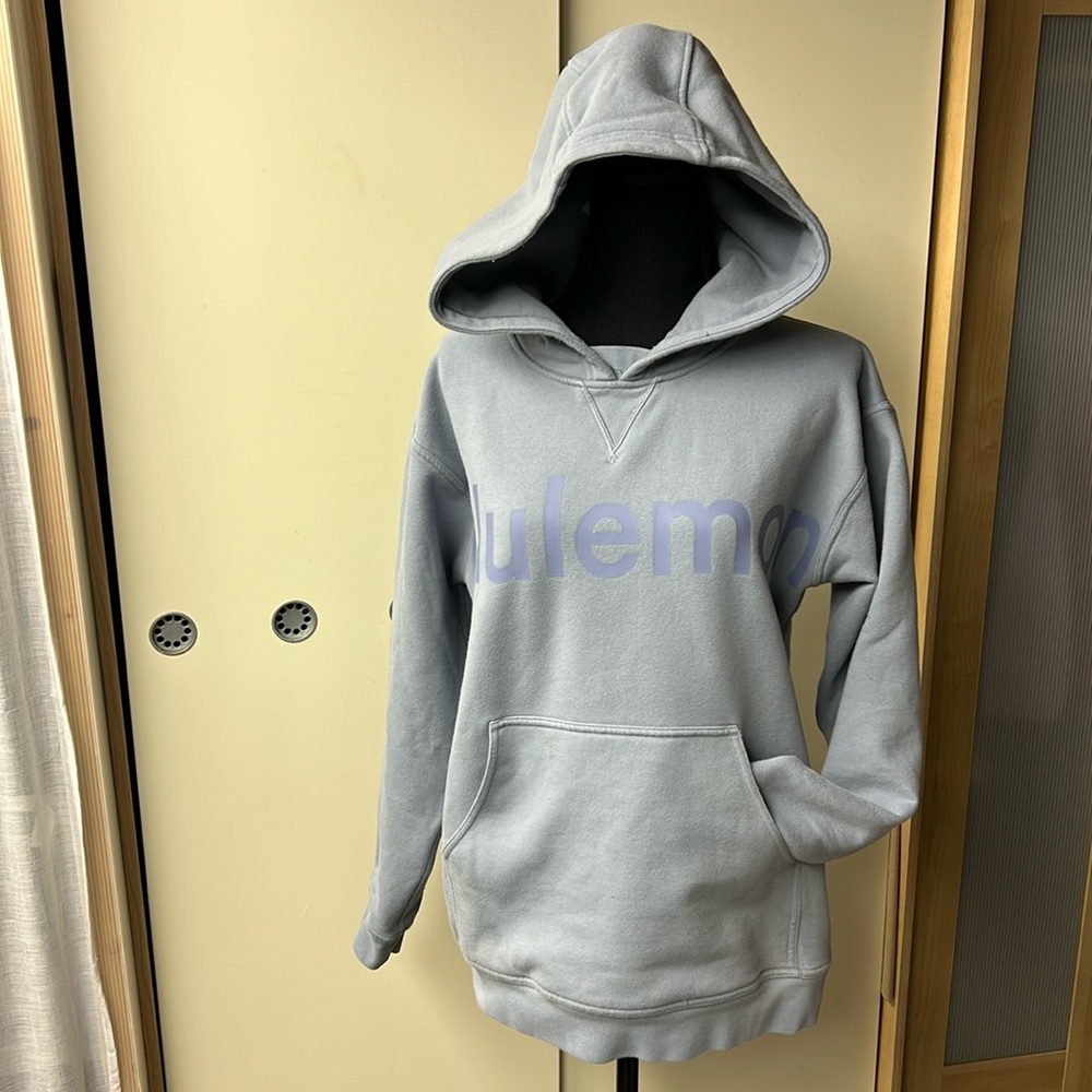 LULULEMON  - front pocket hooded sweatshirt